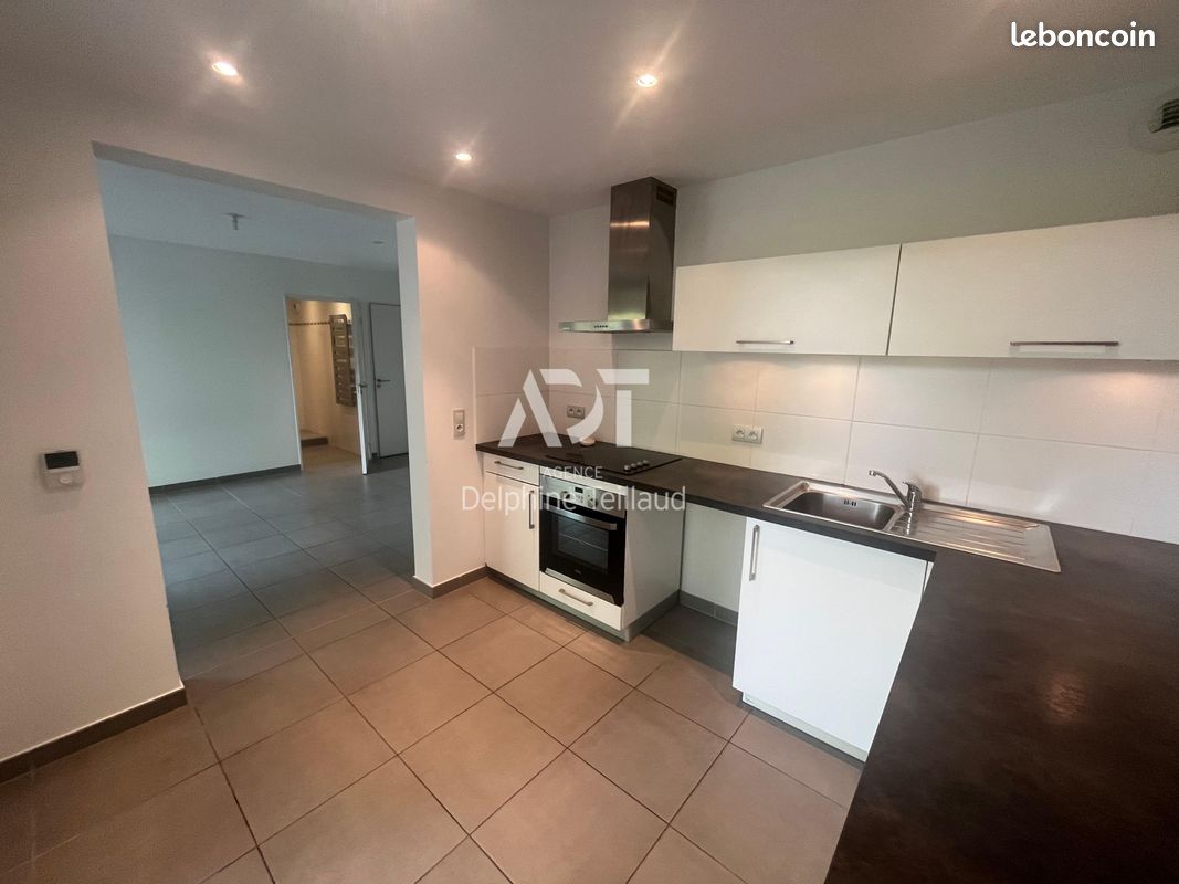 Appartement 2 pièces 42 m² · à Grenoble · 42 m² · 890 €