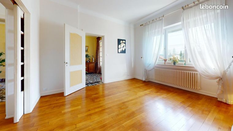 Maison 8 pièces 210 m²