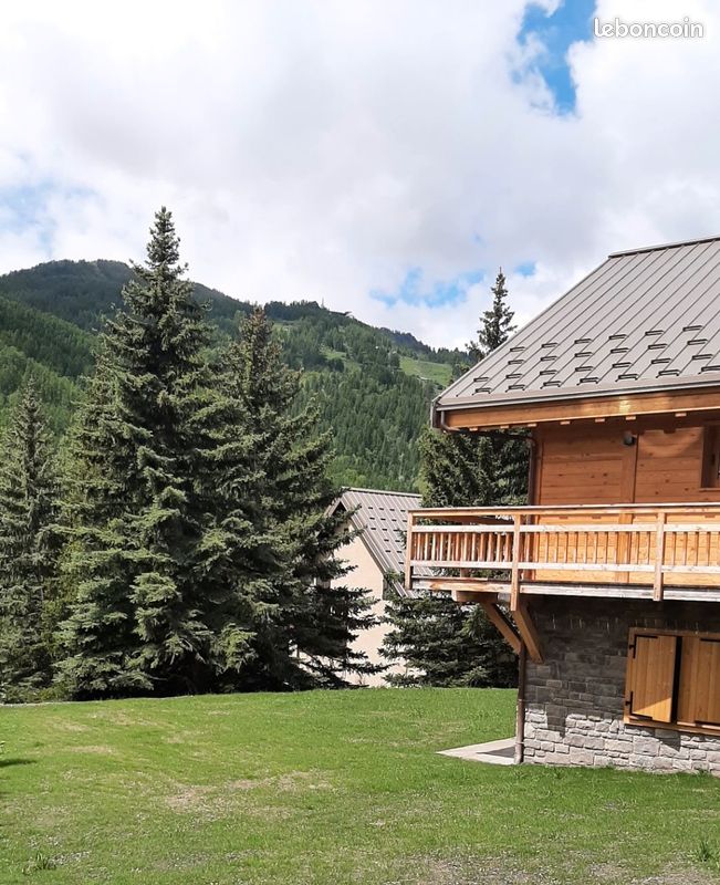 Serre- Chevalier Chantemerle. Bel appartement neuf en RDC de chalet (image 1)