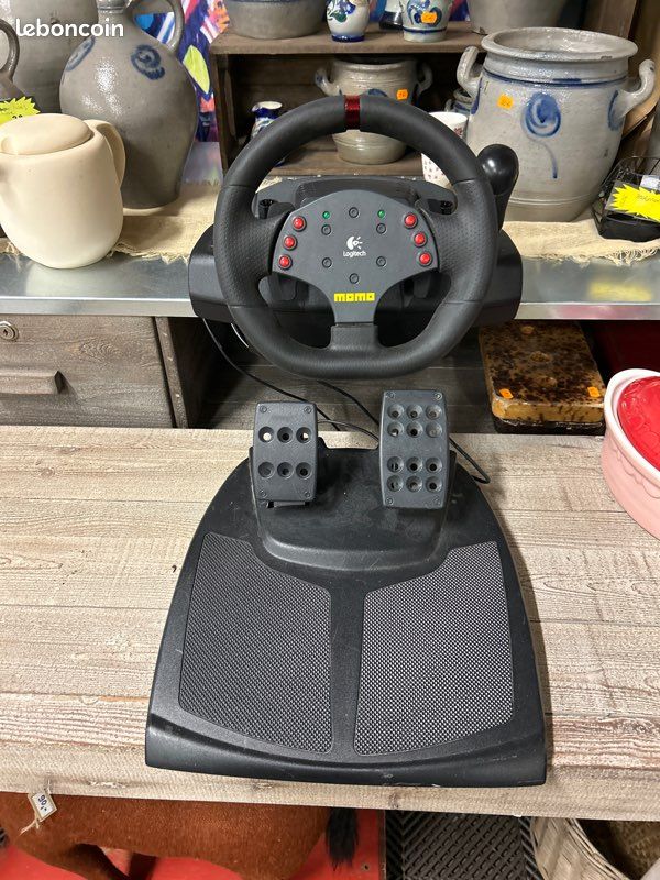 Volant simulateur Logitech MOMO Racing (image 1)