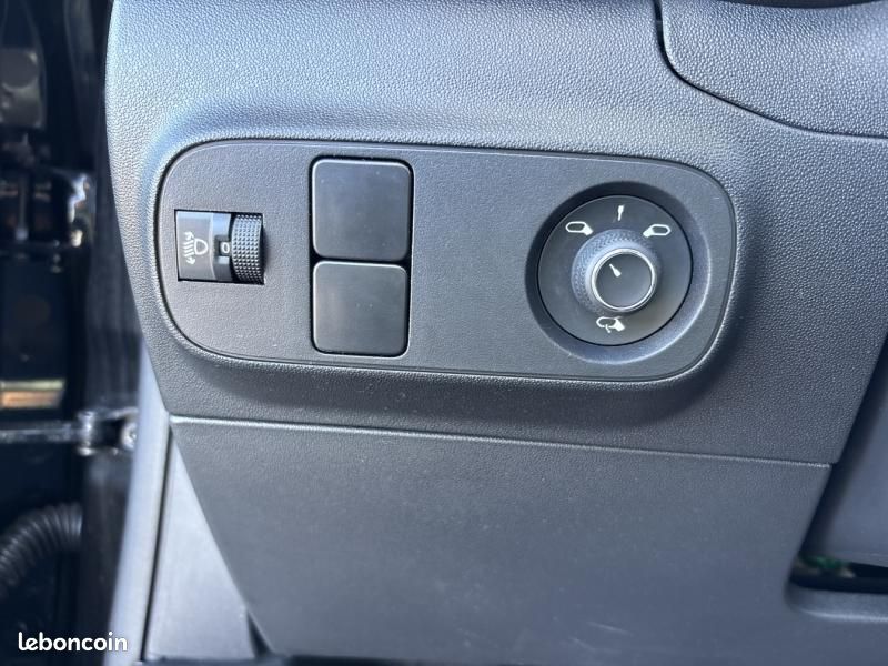 Citroen C3 1.5 BlueHDi 100ch S&S PLUS (image 18)