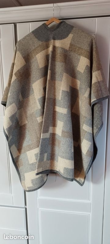Poncho (image 2)