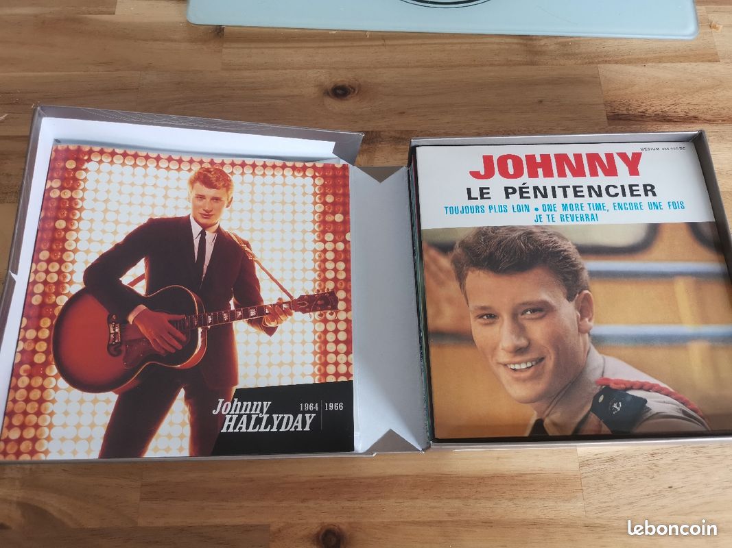 Johnny Hallyday coffret box 10 EP vinyles 45 T neuf 64-66 limitée et numérotée (image 2)
