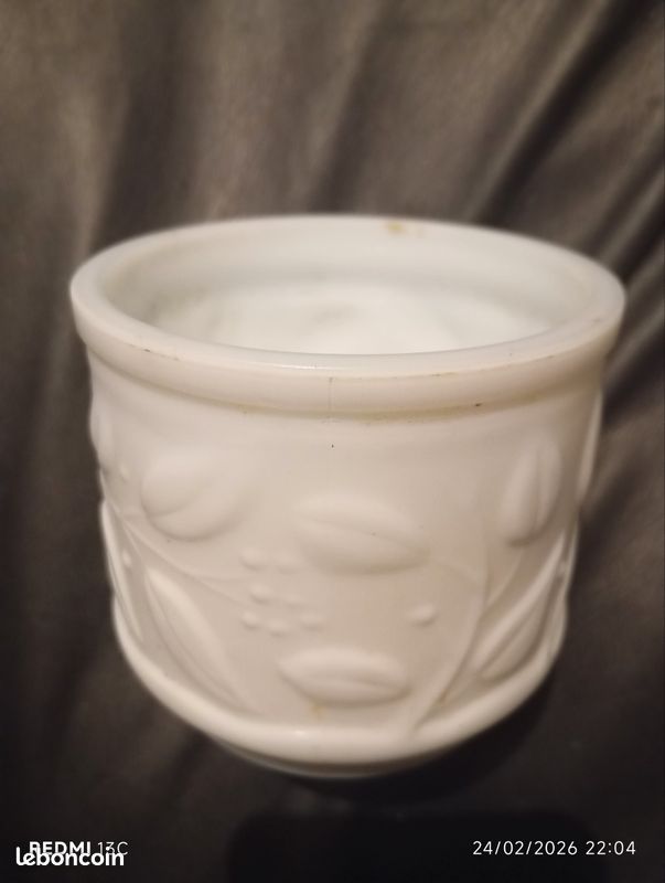 Vase en verre opaline blanc – Décor floral raffiné (image 7)