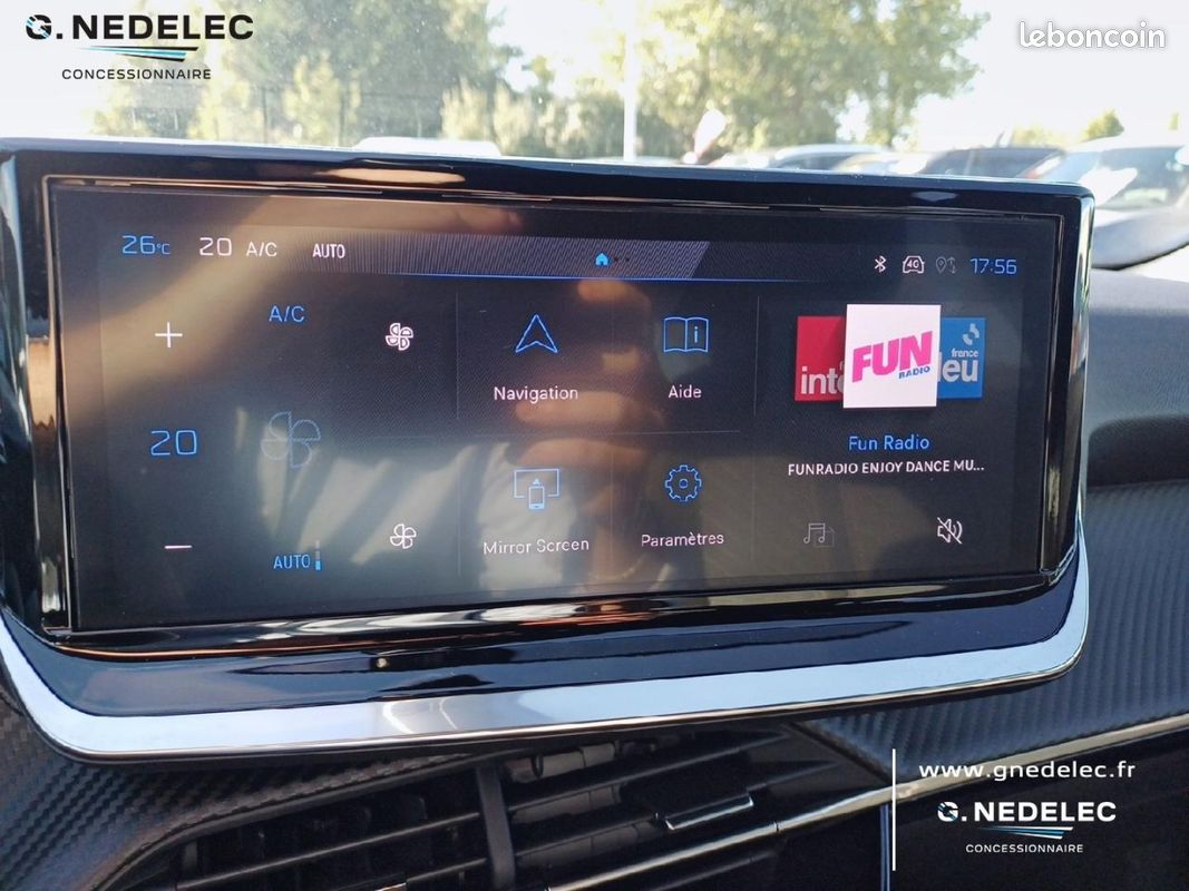 Peugeot 2008 1.2 Hybrid 145ch Allure e-DCS6 (image 15)