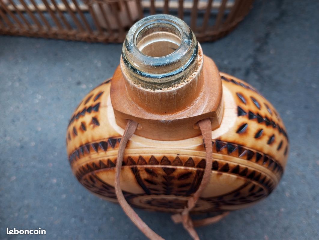 1970 gourde traditionnelle en bois plosca vin ou de l'eau de vie Roumanie Bouteille verre tout bois sculpté main artisanat populaire et folkloriq -signé de l'artiste- Ancien rétro vintage (image 3)