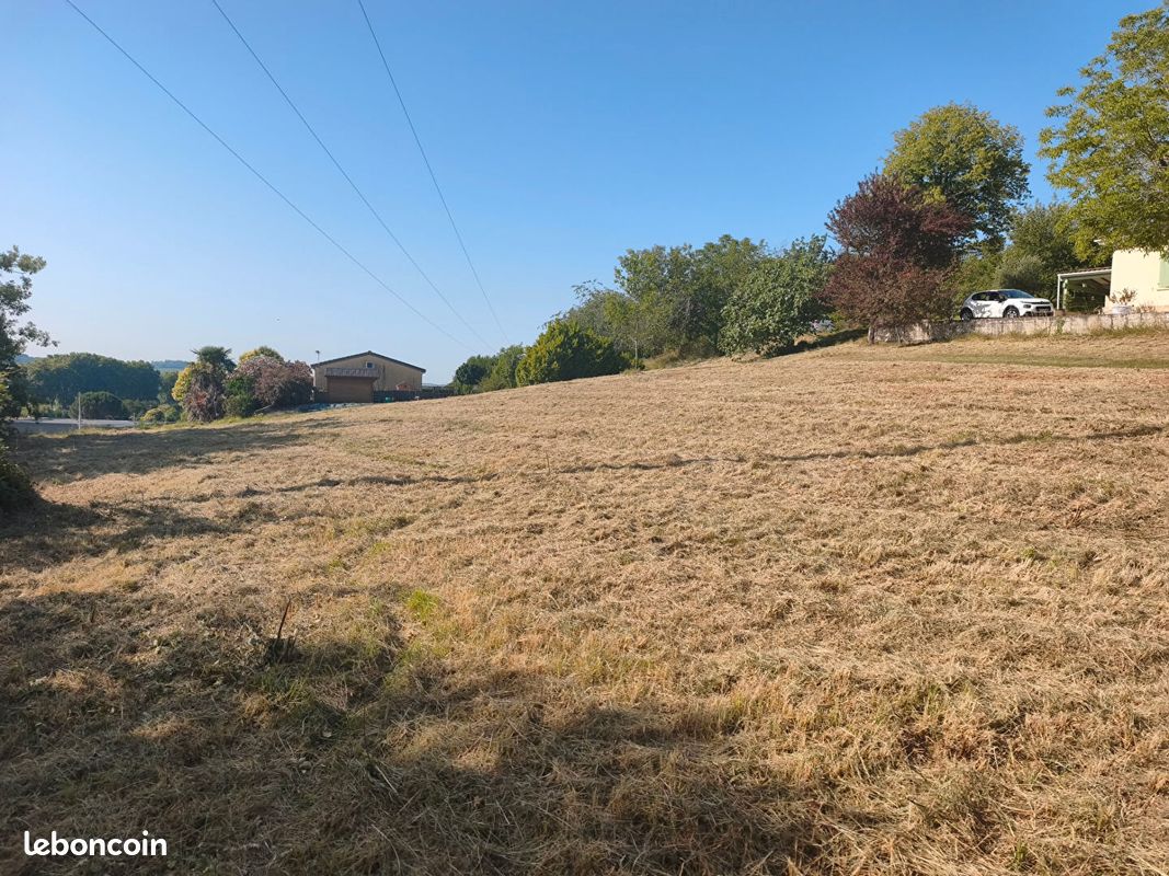 Terrain 1800 m² · à Layrac · 1 800 m² · 65 750 €
