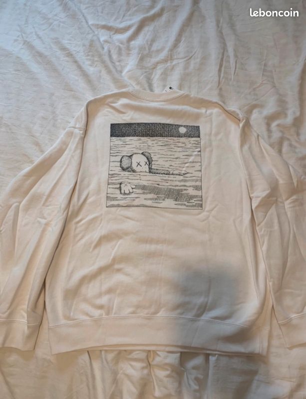 Pull Kaws Uniqlo (image 1)