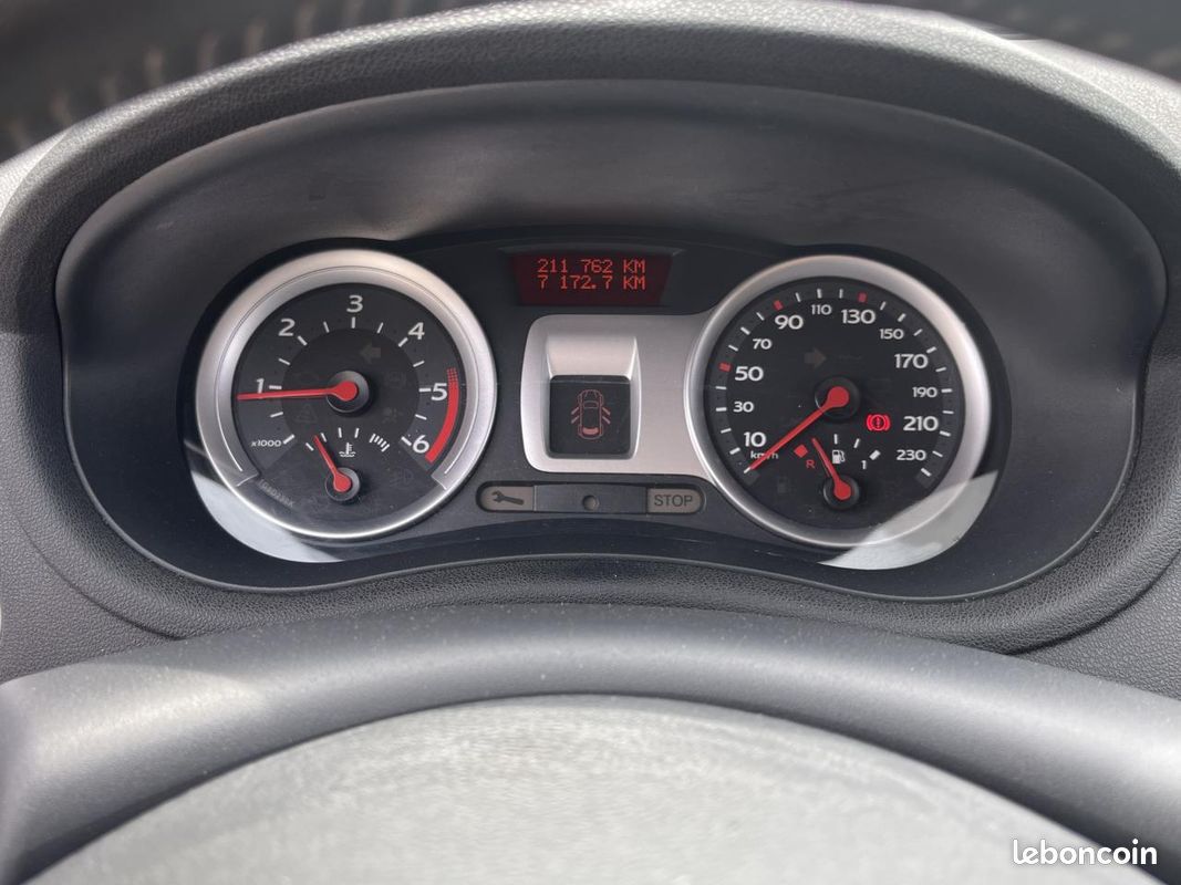 RENAULT CLIO III BERLINE 1.5 dCi 85 CV | PREMIERE MAIN - SORT DE REVISION - KIT DISTRIB FAIT (image 25)