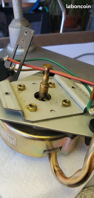 MOTEUR POUR PLATINE VINYLE D-SHAFT 5-6 RPM FIXA… - Electroménager