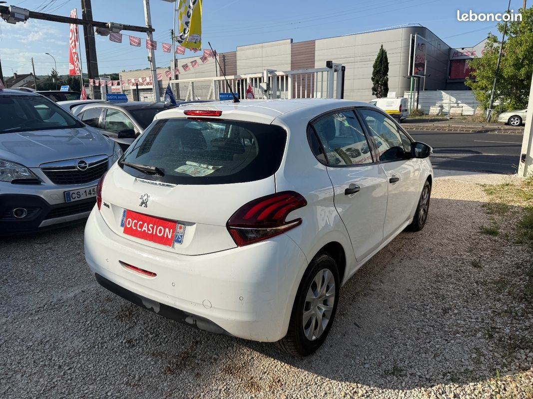 PEUGEOT 208 1.2 82ch Style uniquement pour l'export (image 4)