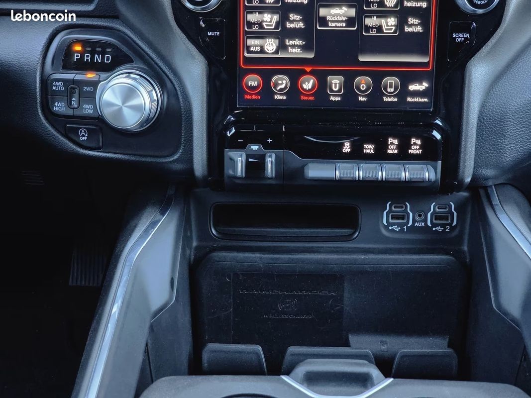 Dodge RAM 1500 Laramie Night Edition 5.7 HEMI 401 ch 4x4 – Harman Kardon – Écran 12” – 22” (image 21)