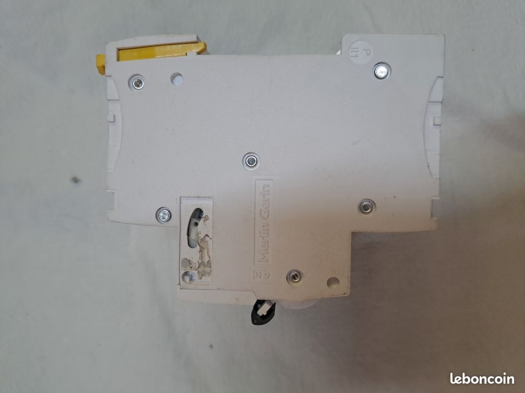 Acti9 iC60N - Disjoncteur - 4P - 32A - Courbe D - 400Vca - 6000A/10kA (image 5)