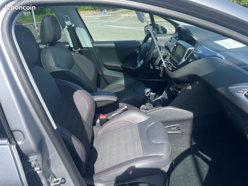 Peugeot 208 1.2 PURETECH 110CH E6.C GT LINE S&S 5P (image 5)