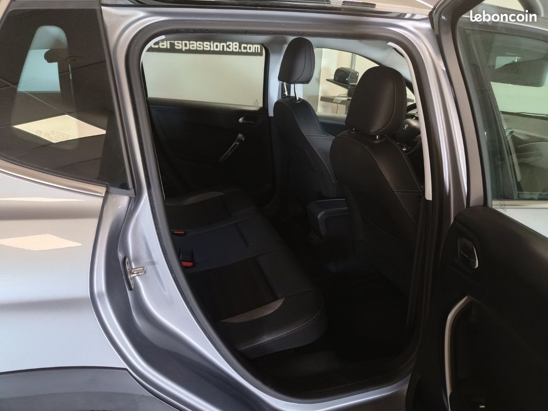 PEUGEOT 2008 1.6 BlueHDi 100ch BVM5 Allure (image 8)