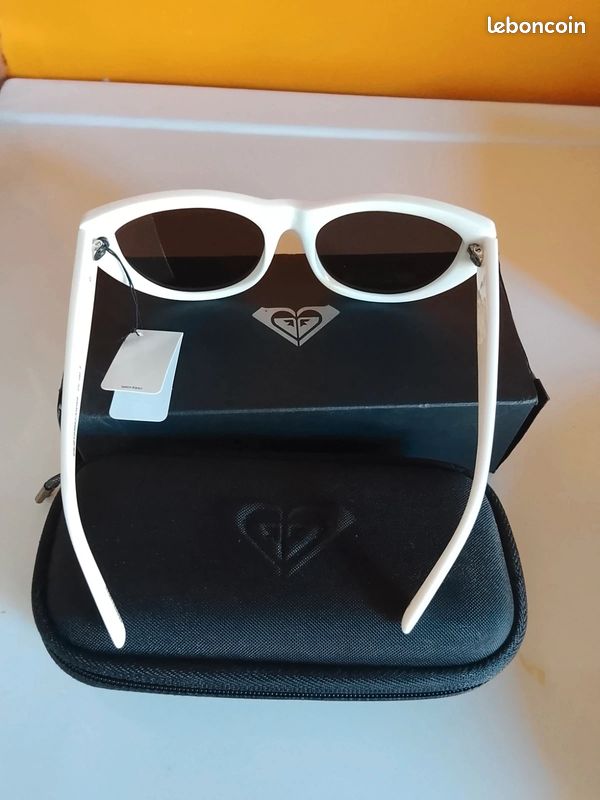 Lunettes De Soleil Roxy D'occasion - Modèle Original, Multicolore, Taille Unique - Très Bon état