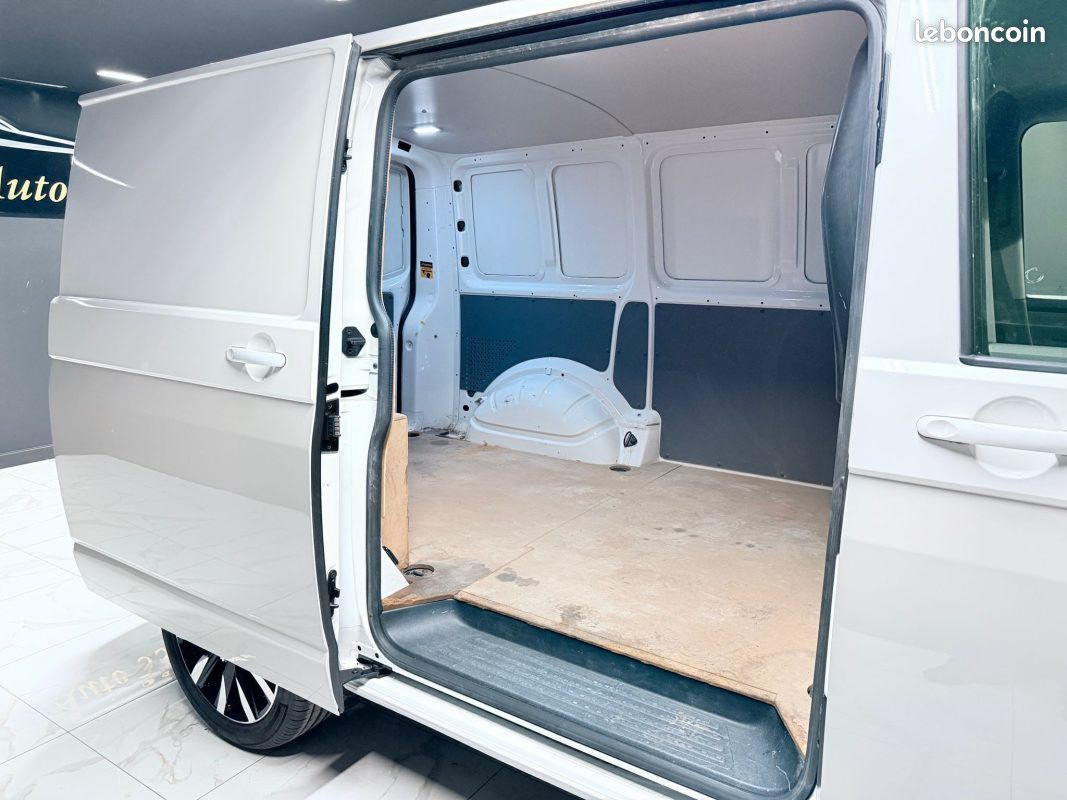Volkswagen Transporter T6.1 L1H1 2.0 TDI 110ch (image 5)