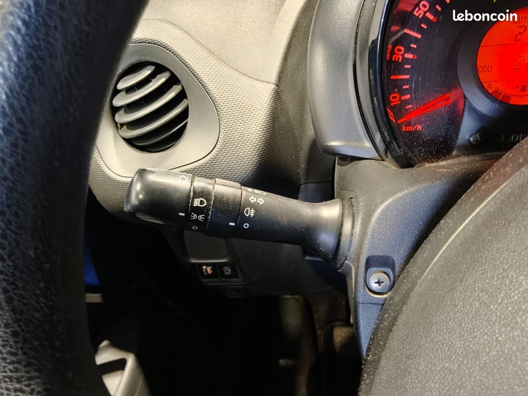 CITROEN C1 VTi 72 ch Feel / RADARS DE RECUL ARRIERE / CLIM MANUELLE / LIMITEUR DE VITESSE / MOTEUR A CHAINE (image 13)