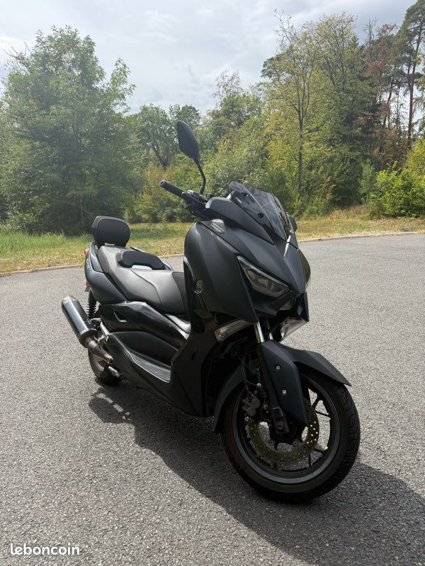 Xmax 125 (image 1)