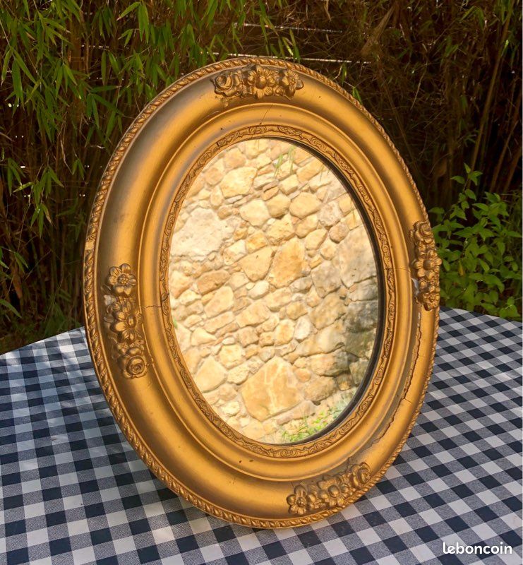Ancien Miroir Ovale en Bois Sculpté Doré (image 15)