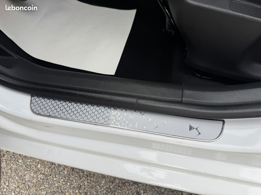 Citroen DS4 1.6 BLUEHDI 120CH SO CHIC S&S (image 22)