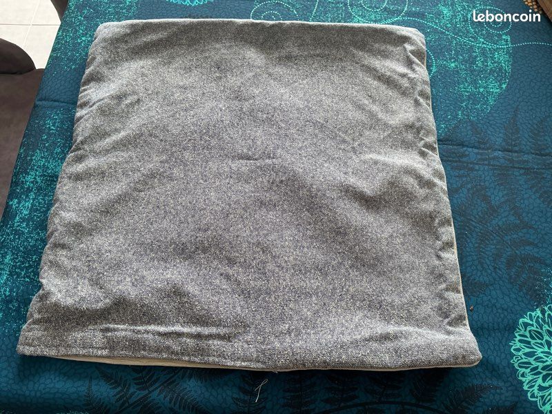 Housse de coussin motif chien (image 2)