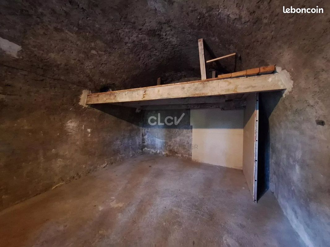 Parking 31 m² · à Caluire-Et-Cuire · 31 m² · 32 000 €