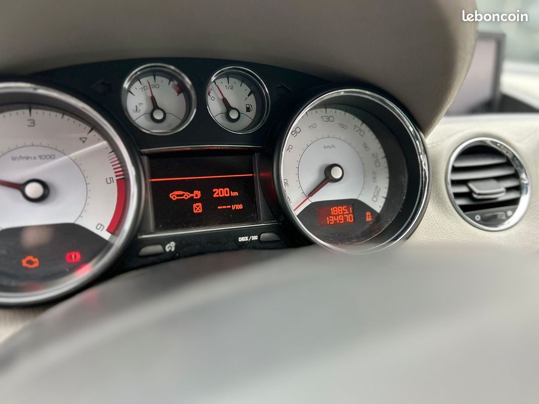 Peugeot 308 CC 2.0 HDI 163 Féline 308 CC 2.0 HDI 163 Féline (image 17)