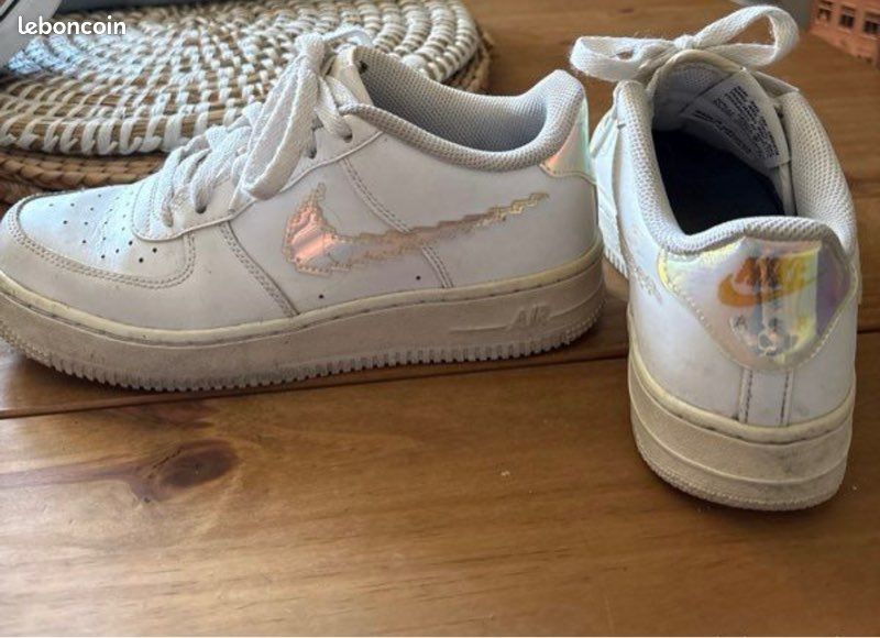 Nike Air Force 1 Low Holographique — Taille 37 1/2 (image 3)