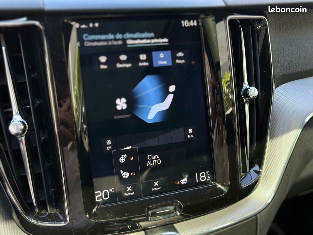 VOLVO XC60 T8 Twin Engine 303 ch + 87 ch Geartronic 8 R-Design /. TOIT OUVRANT / SIÈGES ET VOLANT CHAUFFANT / (image 12)