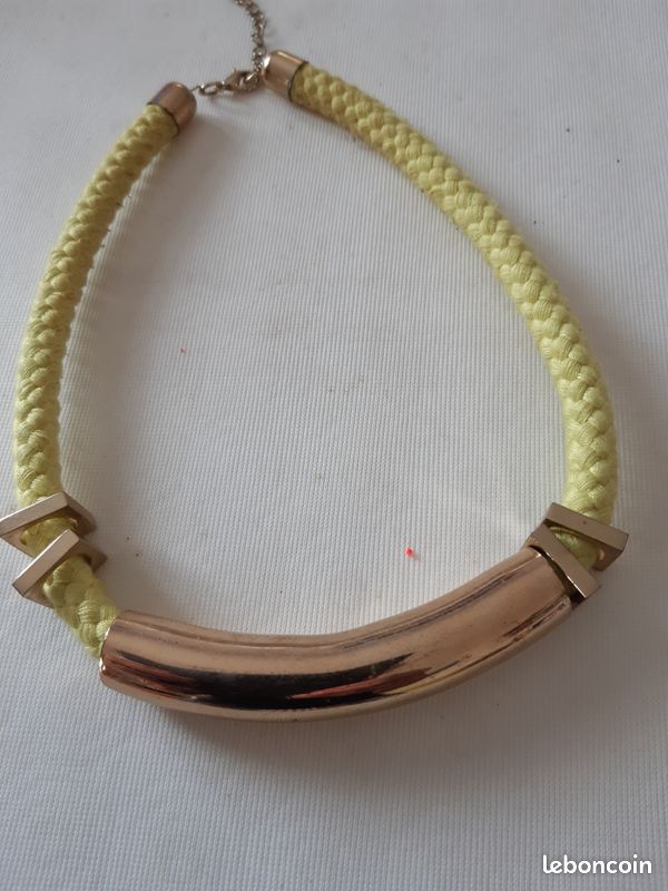 Collier tour de cou jaune et doré (image 2)