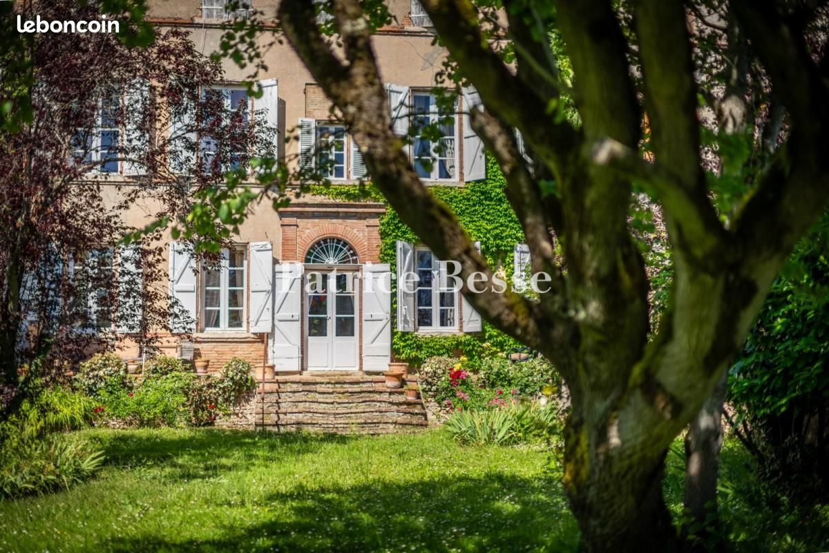 Maison 10 pièces 820 m² · à Gaillac · 820 m² · 900 000 €