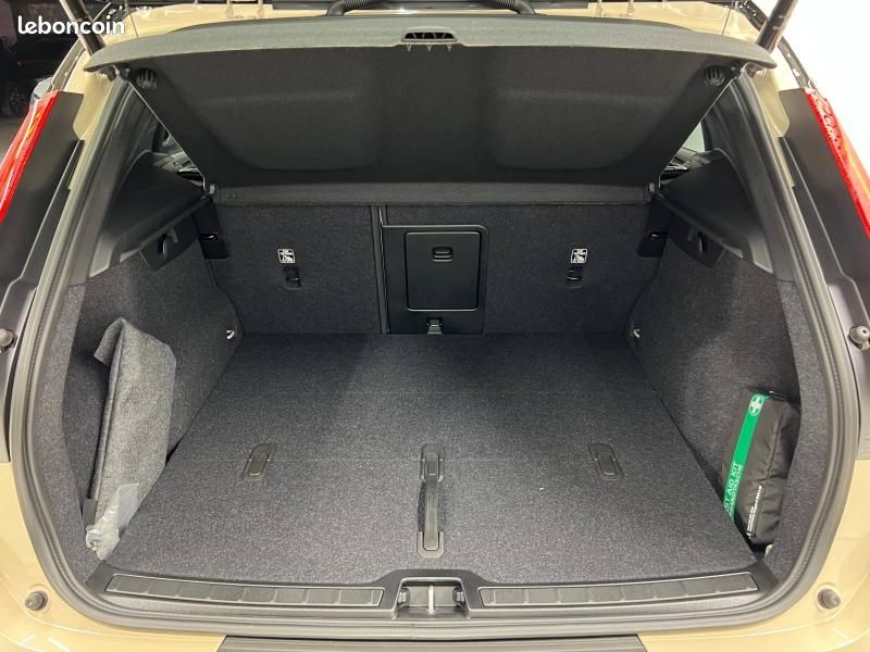 Volvo EX40 Single Extended Range 252ch Plus (image 20)