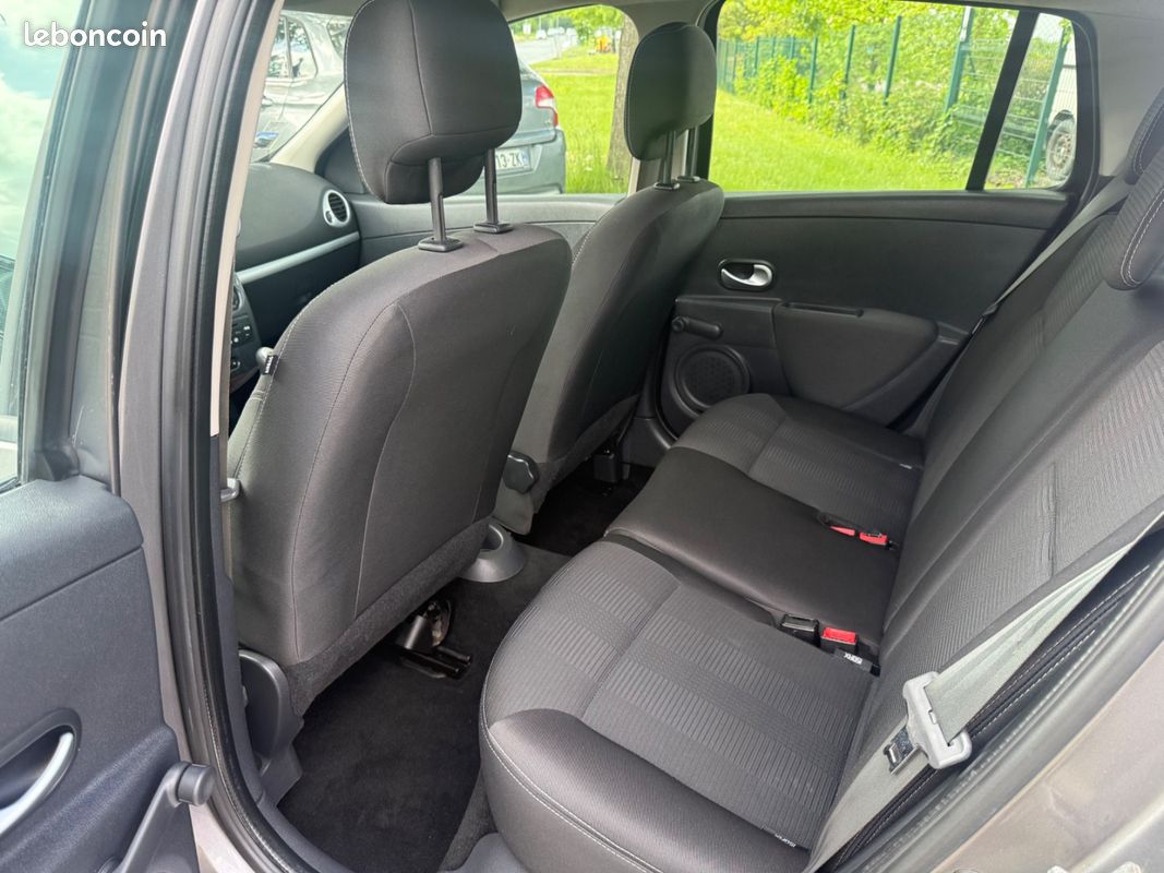 Renault CLIO III ESTATE 1.5 dci 70 cv Authentique (image 10)
