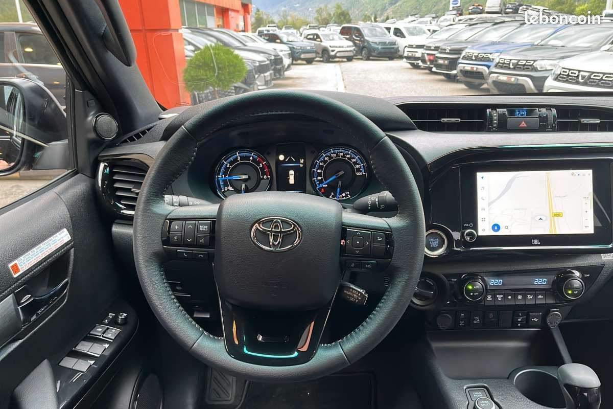 Toyota Hilux 2.8 204 BVA INVINCIBLE 4PL (image 10)