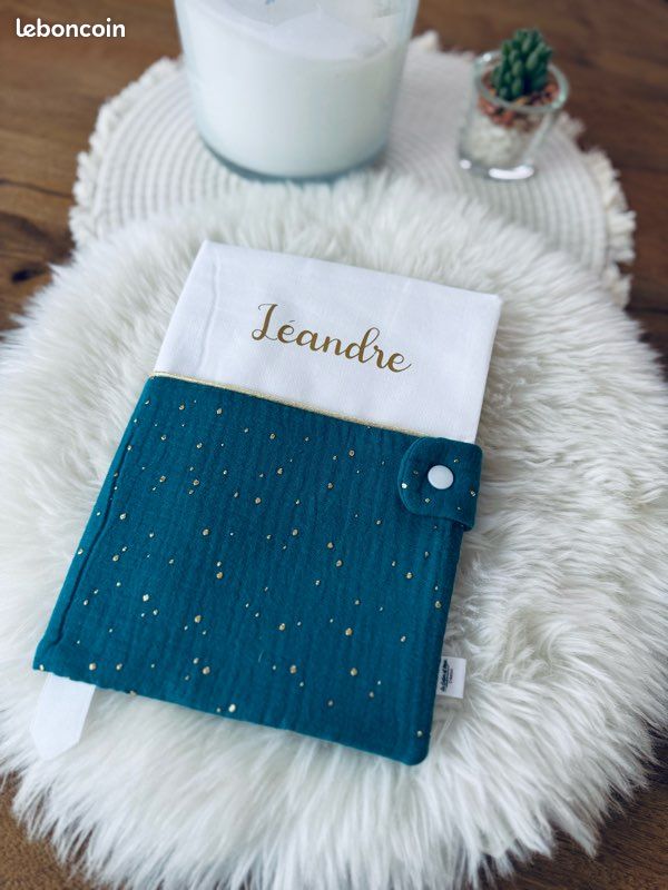 Protège Carnet De Santé Personnalisable - Prénom, Date De Naissance, Photo - PVC Souple 16x22 Cm - Modèle Bleu étoiles
