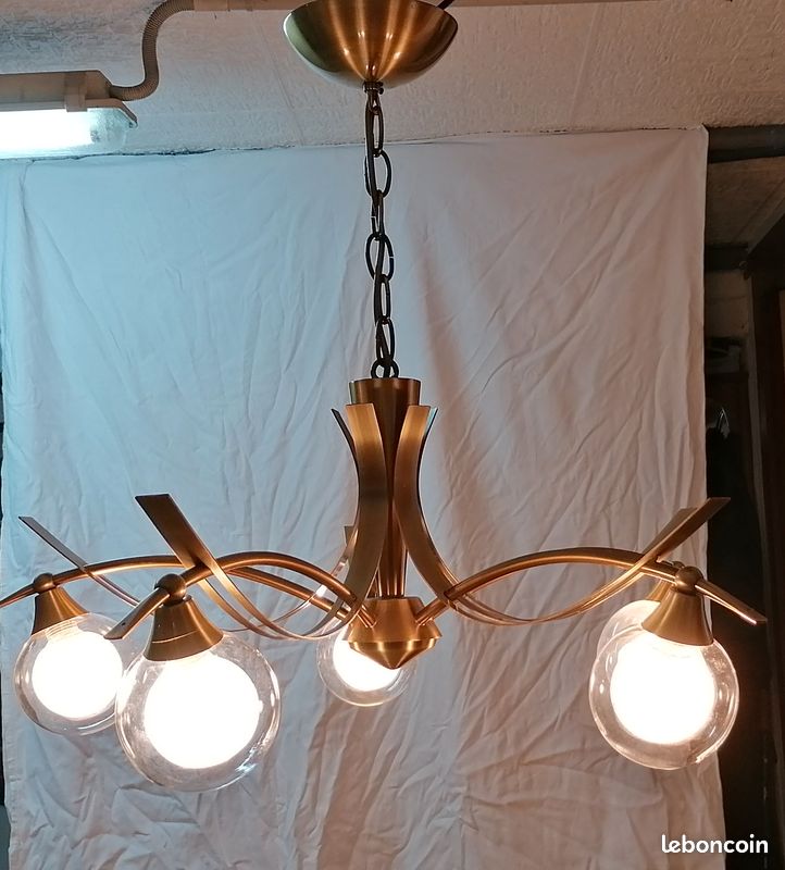 Luminaire plafonnier élégant et moderne (image 2)