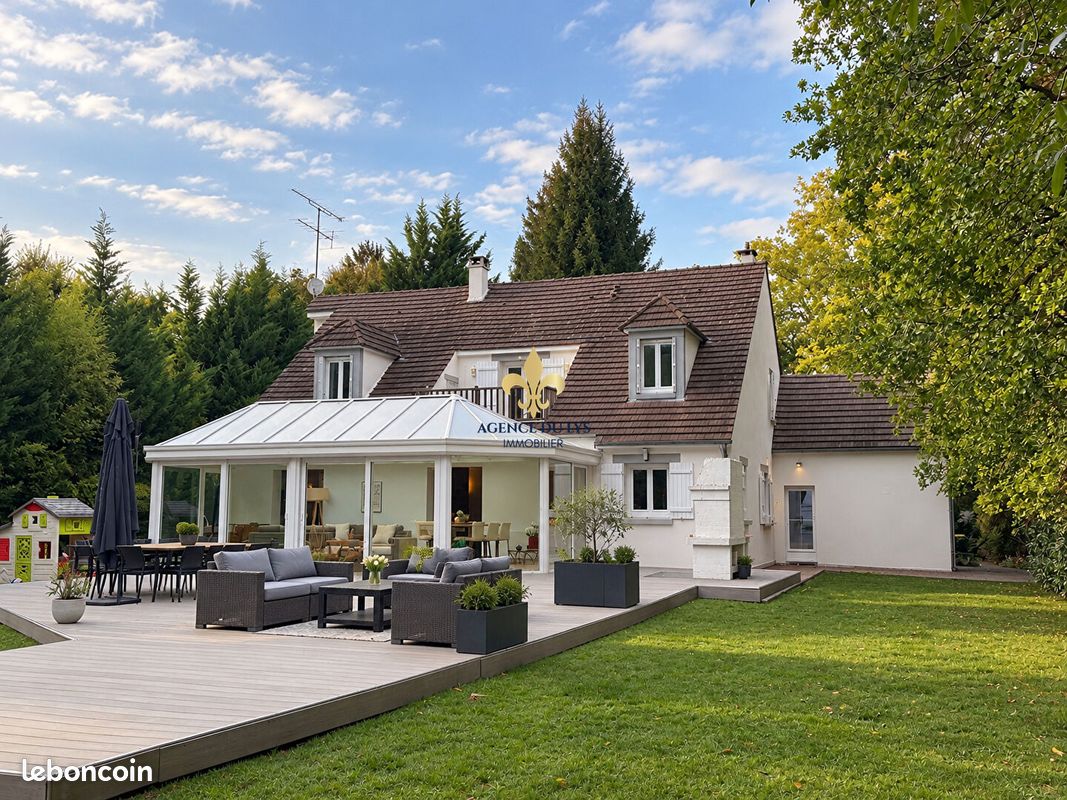 Maison 10 pièces 270 m² · à Lamorlaye · 270 m² · 940 000 €