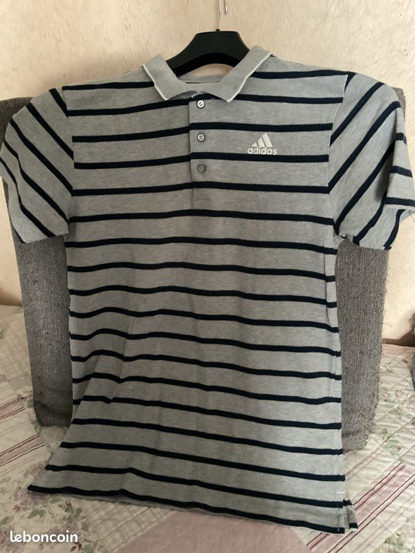 Polo gris avec rayures bleu marine de marque ADIDAS taille S (image 2)