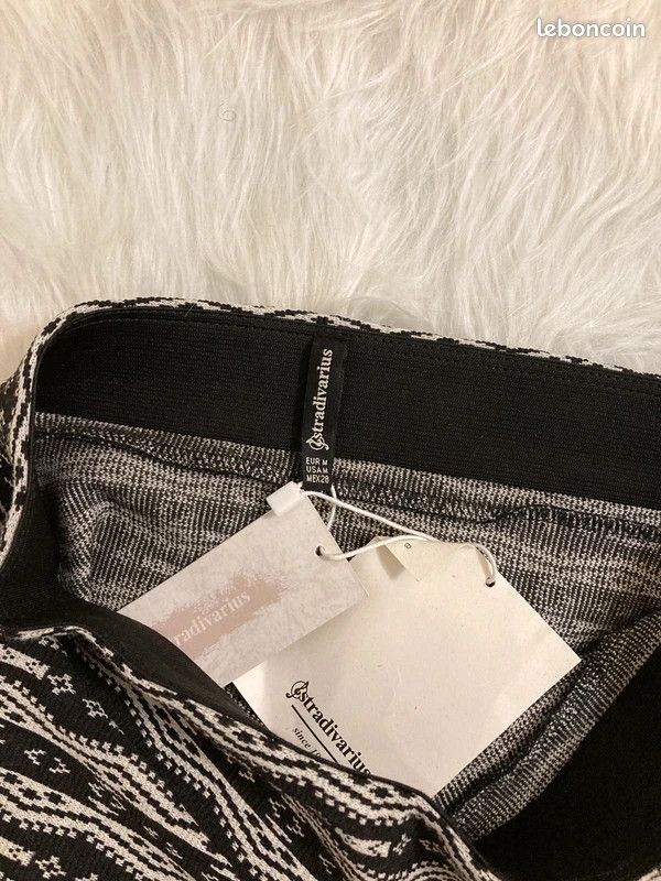 Jupe noire et blanche Stradivarius style rock – Taille M / 38 (image 3)