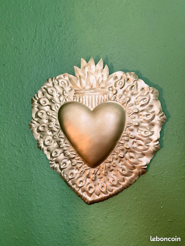 Coeur ex voto et ailes en bois vintage pour décoration murale - France Coeur ex voto et ailes en bois vintage pour décoration murale - France