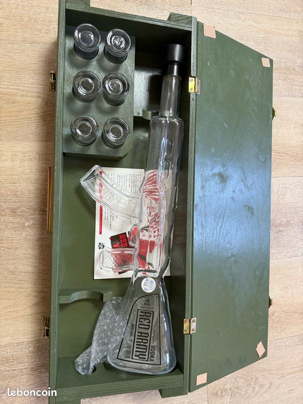 Rare coffret Red Army Vodka AK47 – caisse bois + 6 verres (image 2)