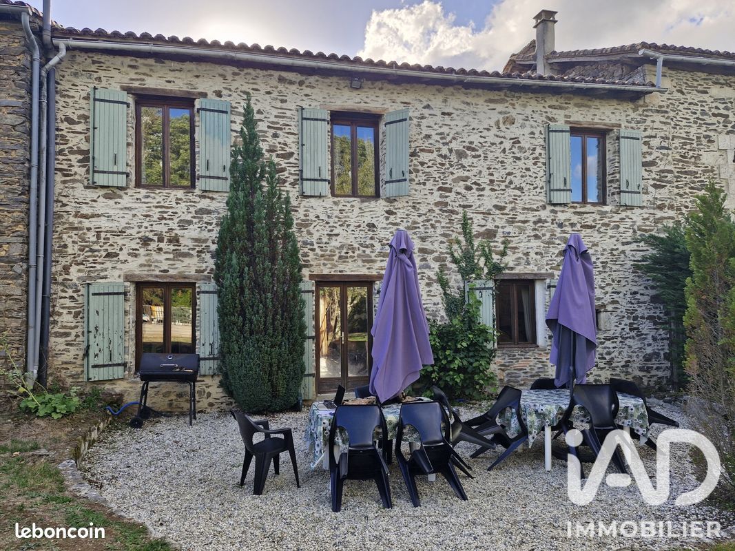 Maison 16 pièces 500 m² · à Montembœuf · 500 m² · 450 000 €