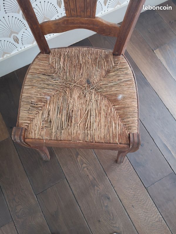Donne chaise assise paille (image 3)