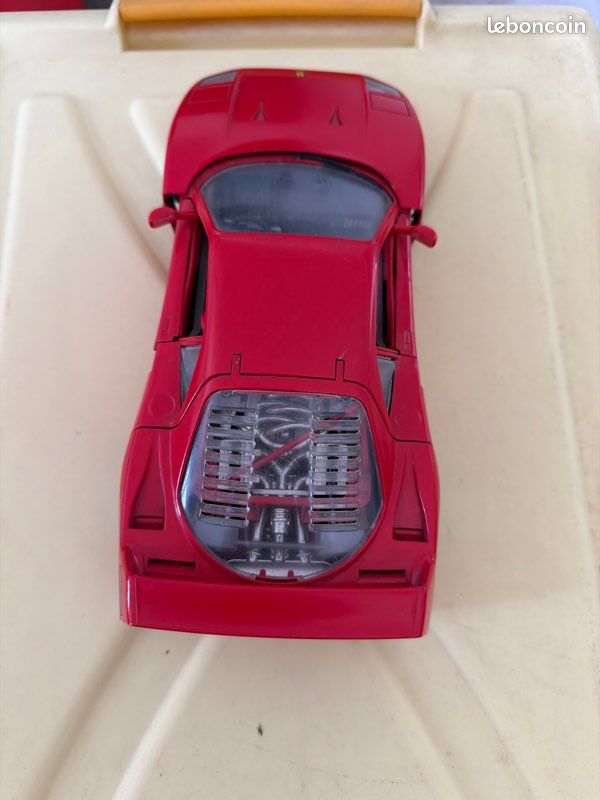 Ferrari F40 Burago 1/18 – Version Boîte Italienne De Luxe – Collection