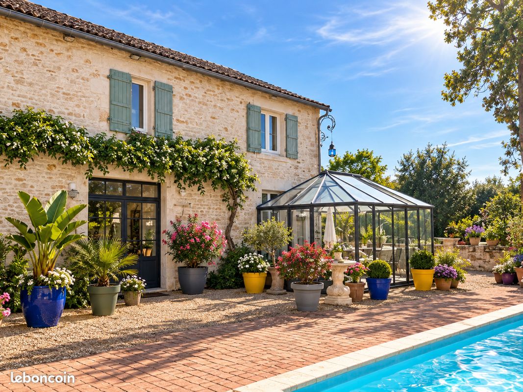 Maison 14 pièces 635 m² · à Valence-en-Poitou · 635 m² · 525 000 €