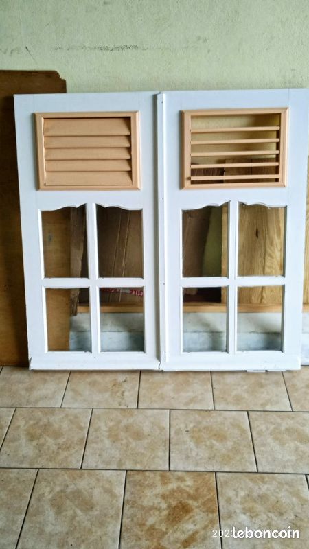 Portes et fenêtres en bon états 2 paires de portes 6 paires de fenêtres et 2 contre vent (image 2)