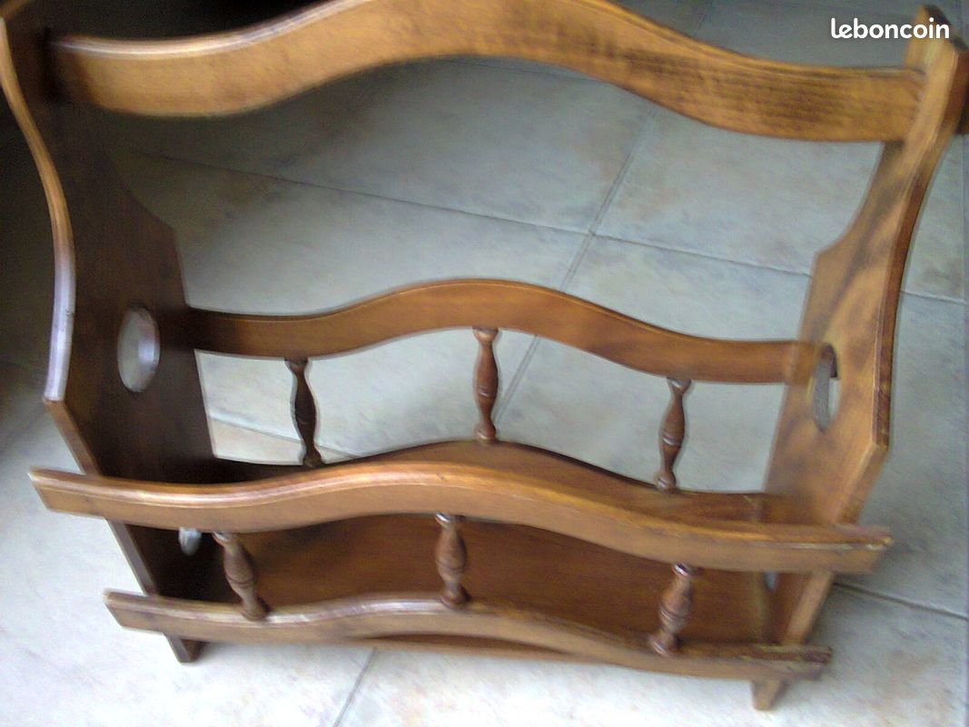 Porte revue, porte magazines en bois vintage en parfait état Hauteur 47cm, largeur 42cm, profondeur 17cm (image 1)