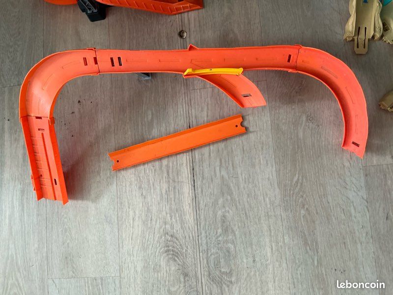 Hot Wheels City Méga Garage, coffret de jeu pour petites voitures avec circuit et pistes, Jouet pour enfant, (image 5)