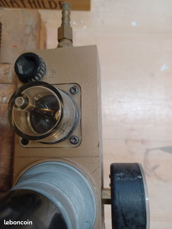 Filtre régulateur d'air + lubricateur pour compresseur.
Très bon état (image 4)